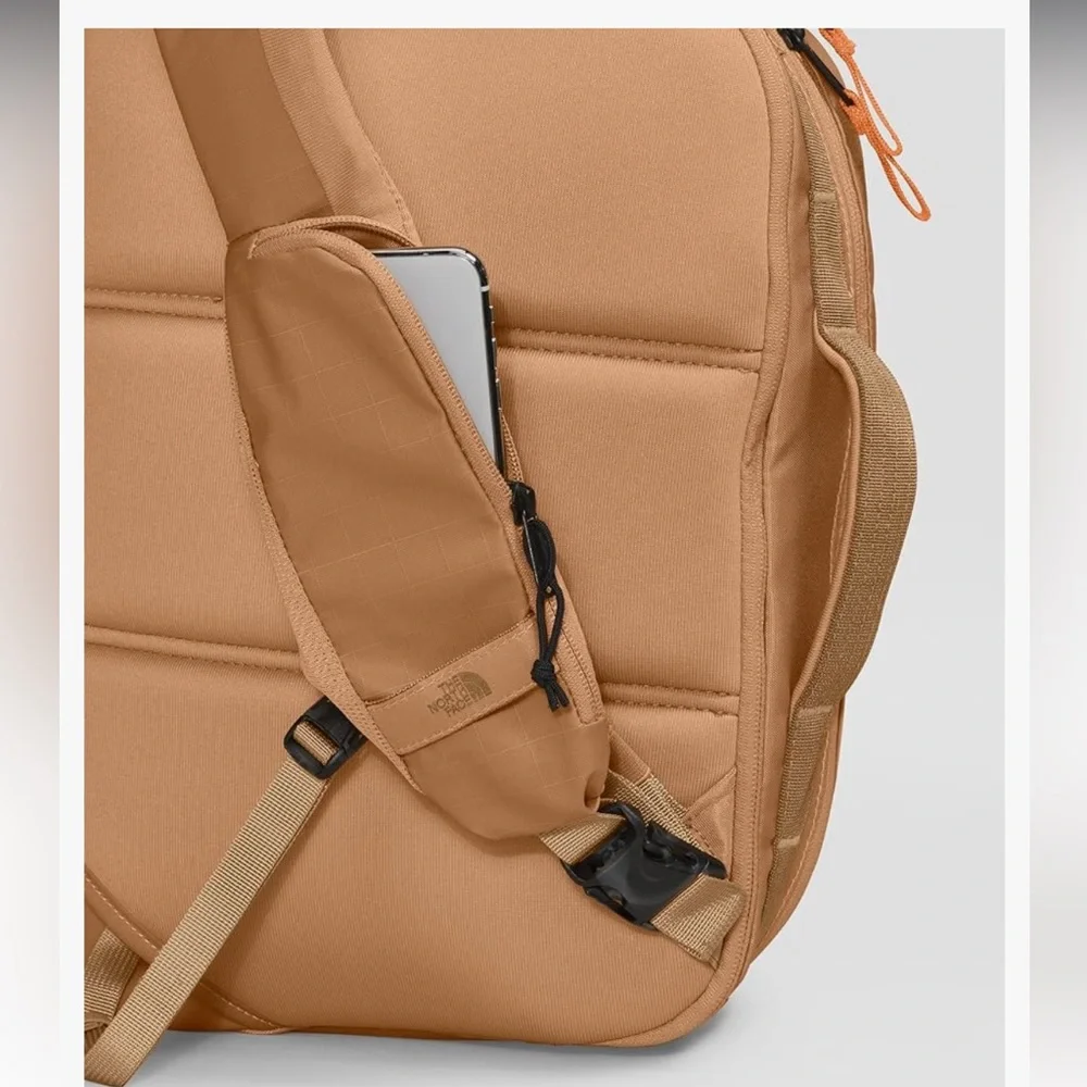 THE NORTH FACE Base Camp Voyager Sling Bag - Picture 5 of 13